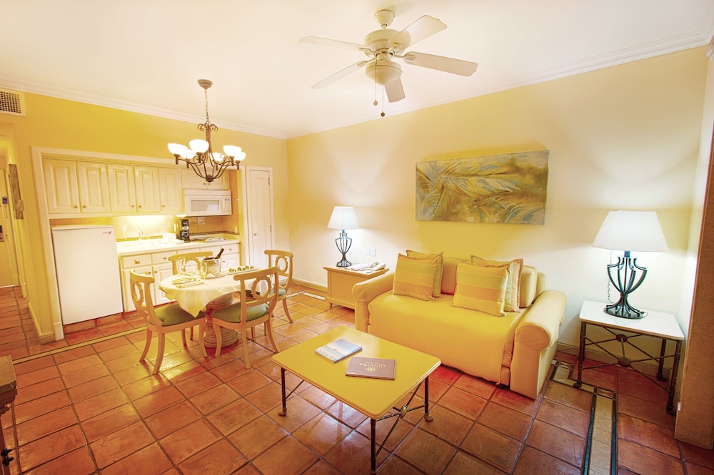 Luxury Suite - Photo 4