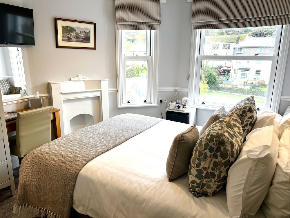 Double Room, 1 King Bed, Ensuite - Room 3 - 2nd Floor, Front (Not dog friendly) photo 2