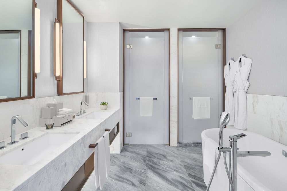 Luxurious Family Stay - Deluxe Interconnecting Rooms