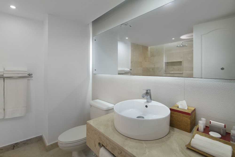 Standard Room, 1 King Bed, Garden View - Photo 10