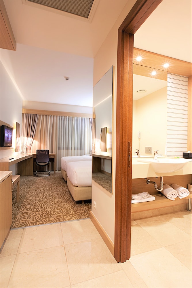 Triple Room with 1 King Bed + 1 Single Bed - Photo 5