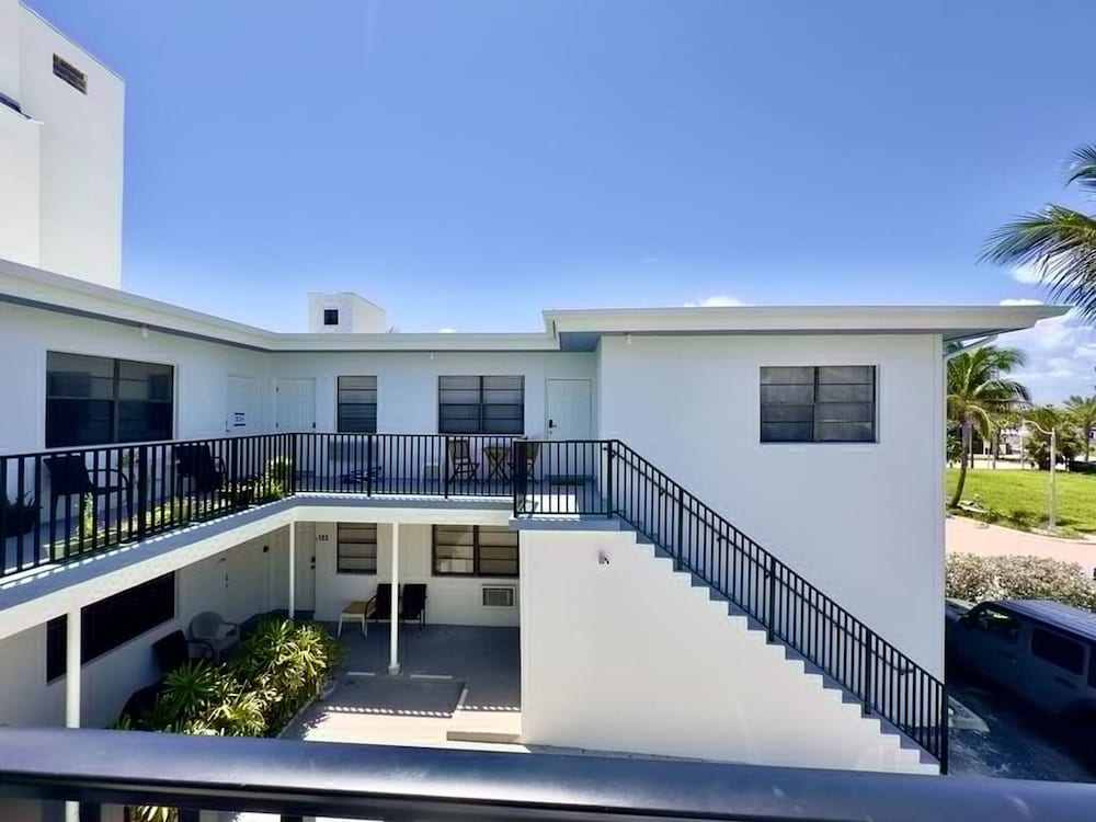 Beach Lover s Studio Apartment in Hollywood FL, Photo 25