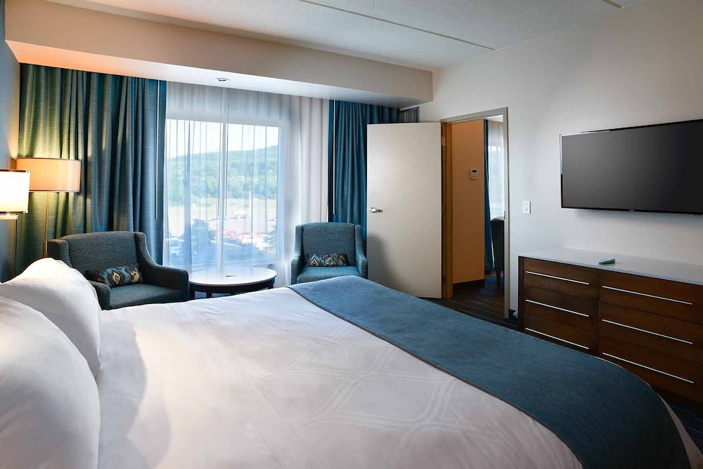 Junior Suite, 1 King Bed, Resort View