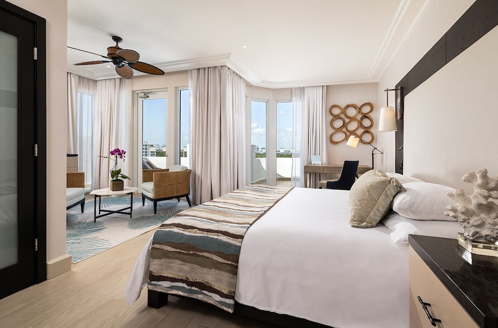 Junior Suite, 1 King Bed, Mobility Accessible, Balcony