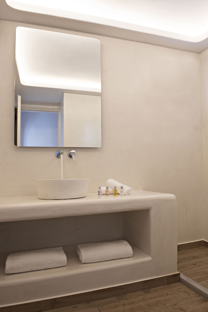 Deluxe Room, Sea View - Photo 2