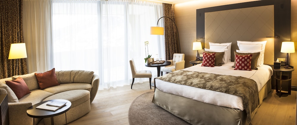 Standard Room, 1 King Bed, Balcony thumbnail 6