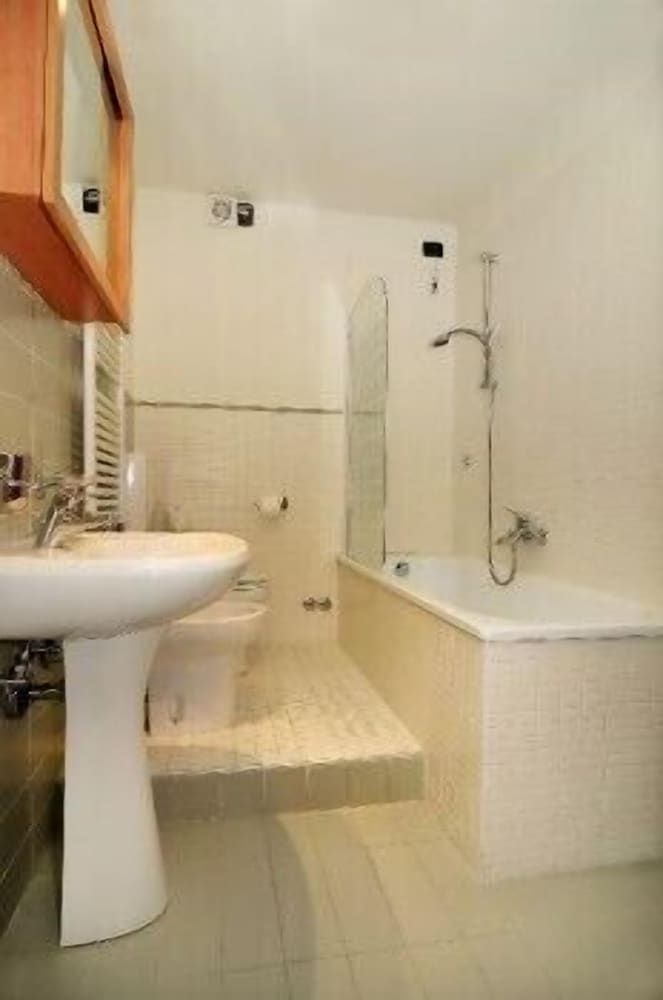 Classic Double or Twin Room photo 2