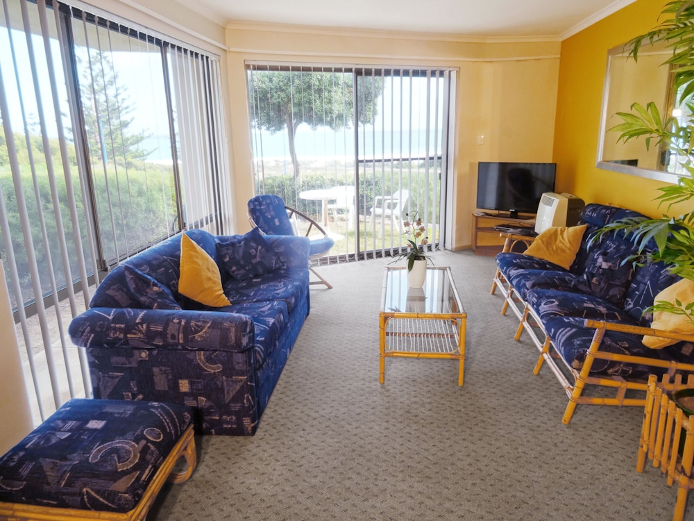 Premier Family Apartment, 2 Bedrooms (1 Queen, 1 Tri-bunk and 1 Sofa bed) photo 3