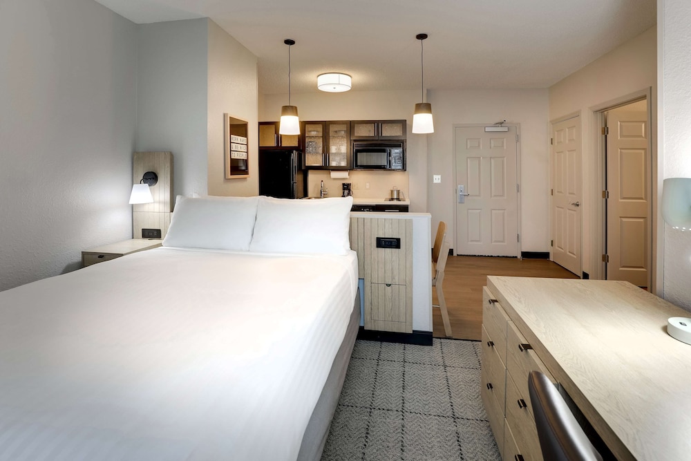 Deluxe Room, Multiple Beds photo 3