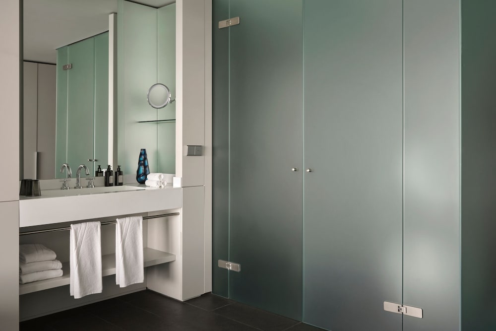 Wonderful Room, Room, 2 Twin Beds, Marina View thumbnail 6