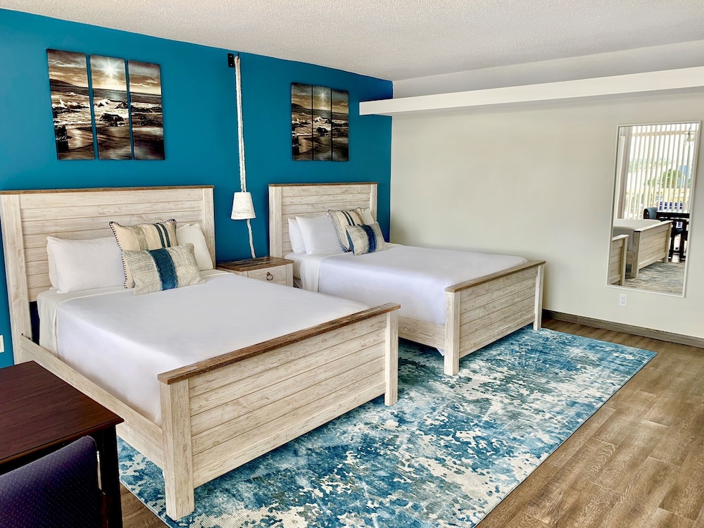 Premier Room, 2 Queen Beds - Photo 2