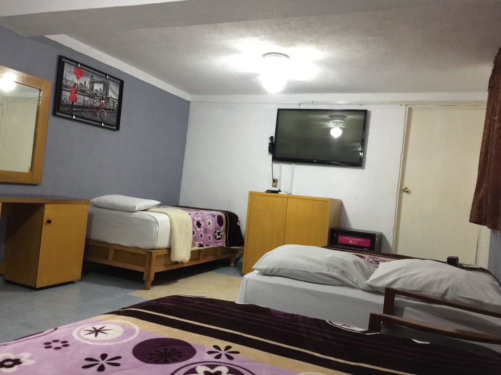 Family Room (7)