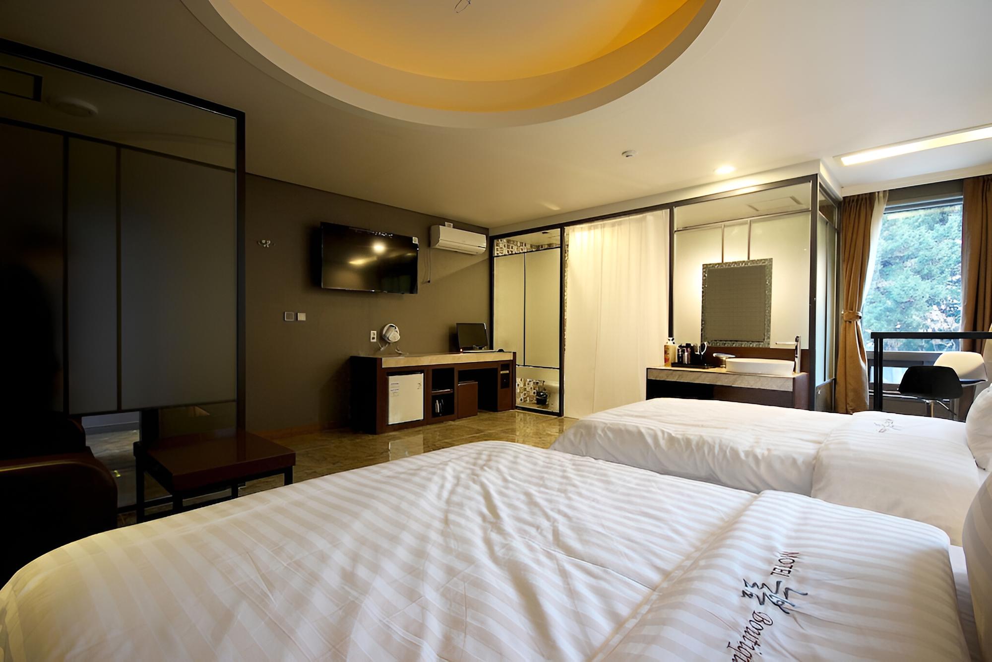 Room (SUITE) - Photo 3