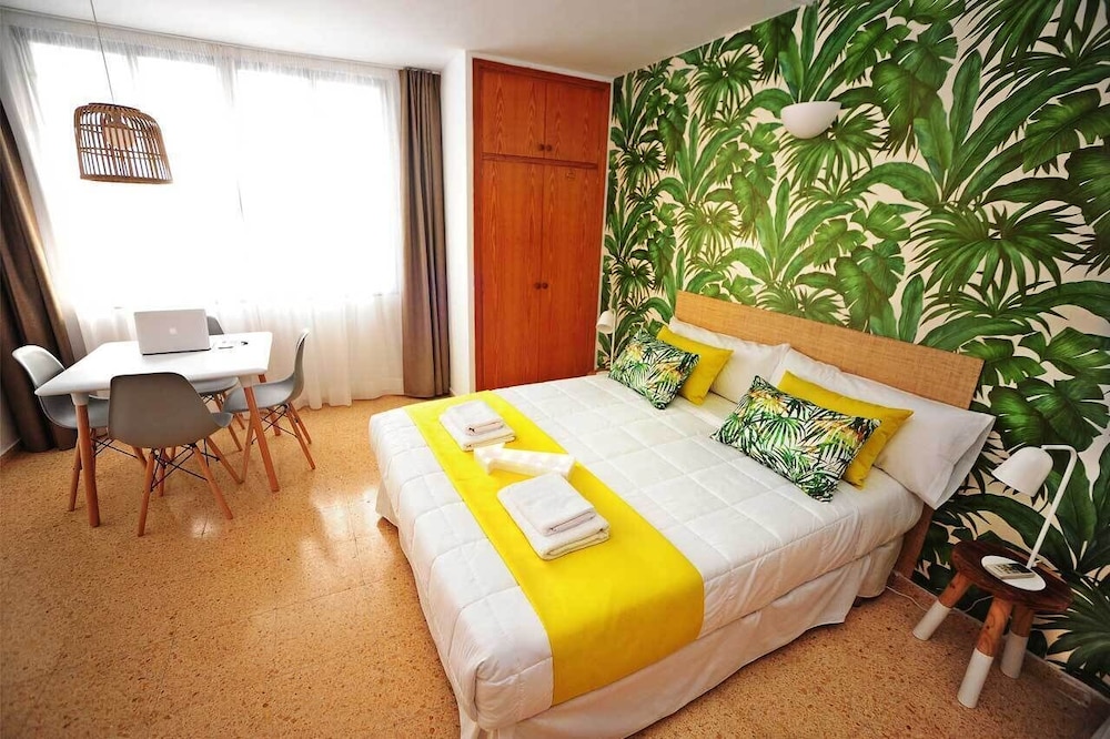 Studio, Kitchenette