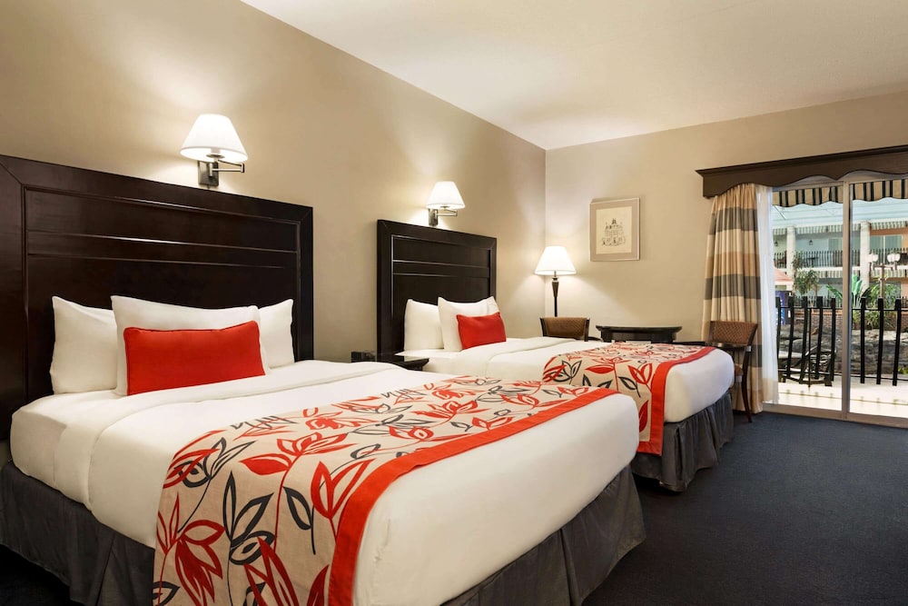 Room, 2 Queen Beds, Non Smoking, Balcony (Interior Courtyard, Pet-friendly) photo 1