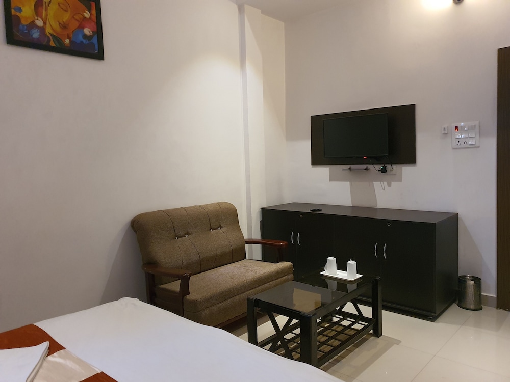 Deluxe Room - Photo 5