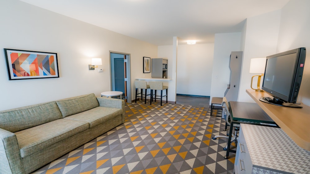 Suite, 1 Bedroom, Kitchenette (Living Area) photo 3