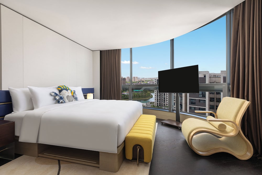Suite (Charming) thumbnail 6