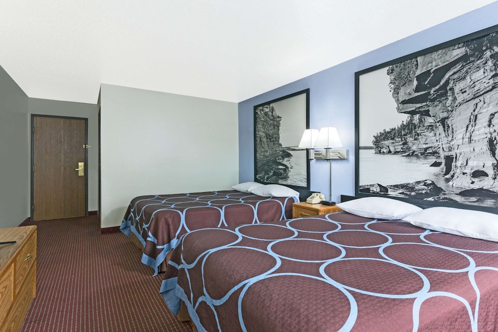 Room, 2 Queen Beds, Non Smoking (Pet Friendly) - Photo 3