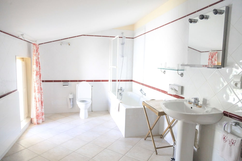 Suite, Private Bathroom, Vineyard View - Photo 2