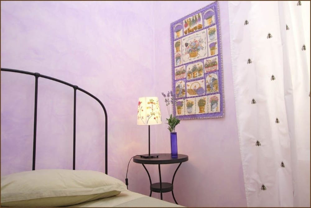 Single Room, Non Smoking, Shared Bathroom (Lavanda )