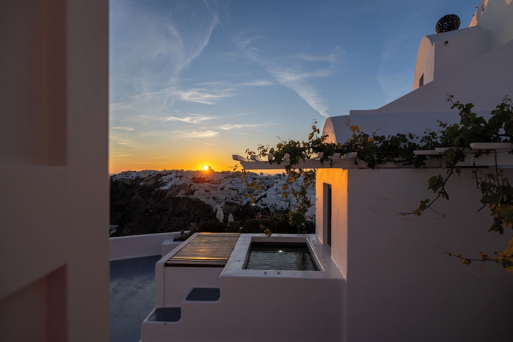 The Winemaker's Suite with Hot Tub & Caldera View - Photo 20