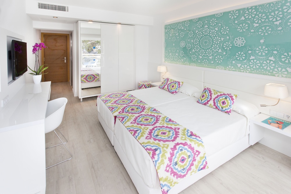 Double Room, Balcony, Partial Sea View photo 3