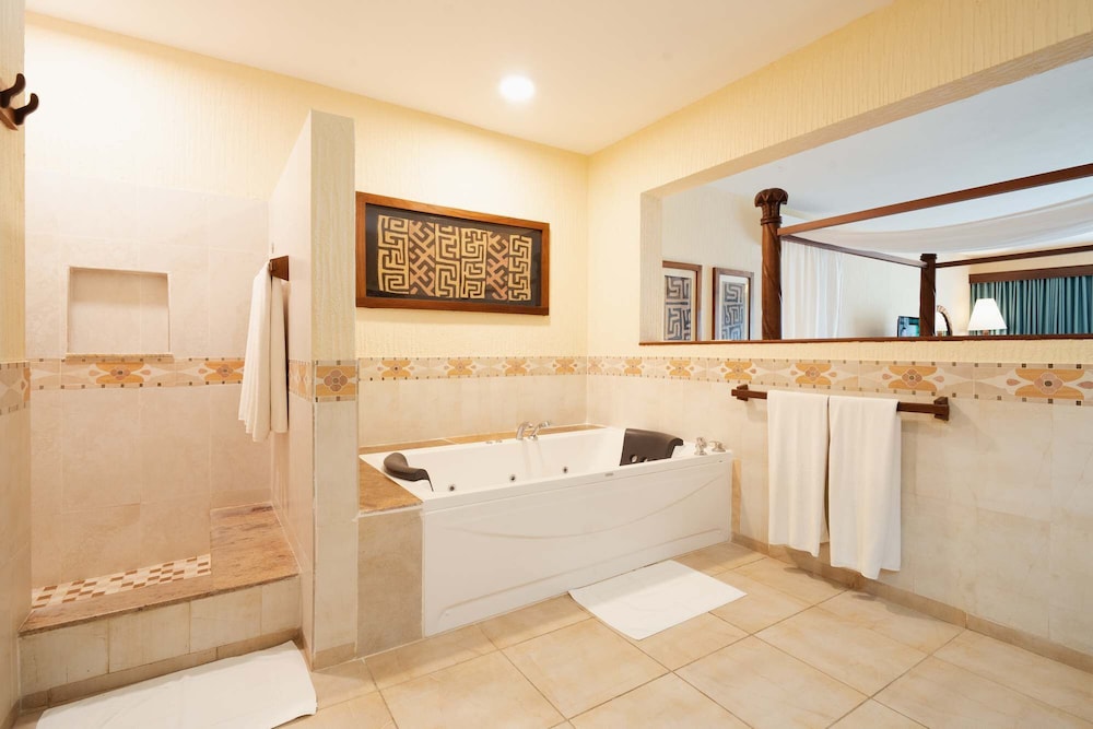 Junior Suite, Non Smoking, Ocean View photo 2