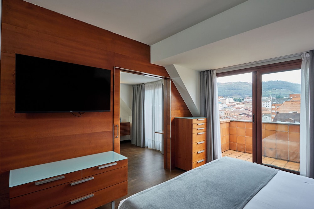Junior Suite, Balcony (1 Adult) - Photo 6