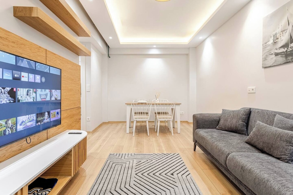 Family Room, Garden View photo 3