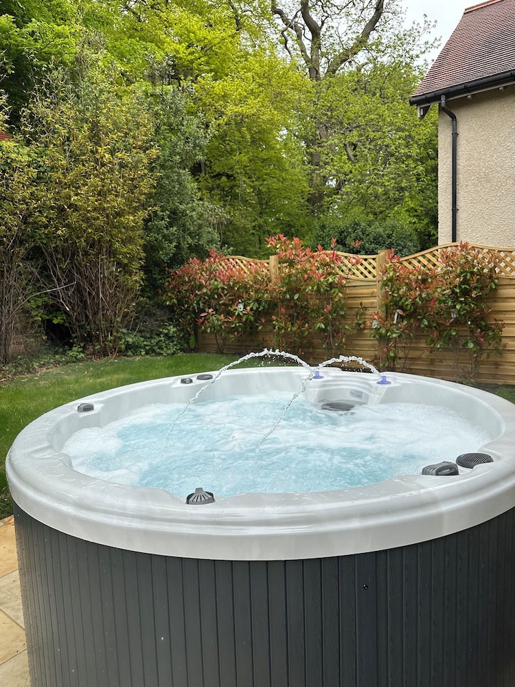 Garden Suite with Hot Tub