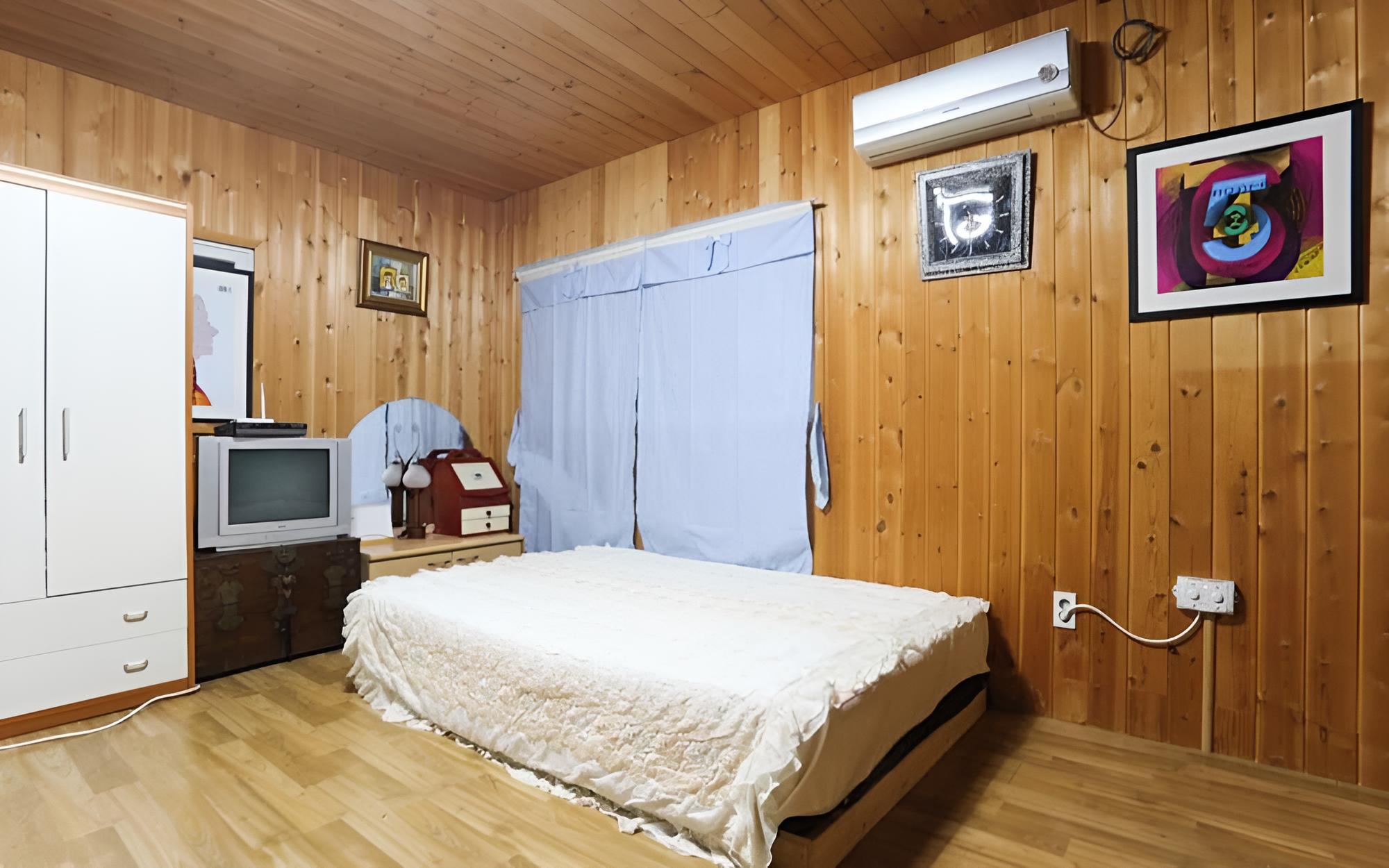 Room (Cabinet (Studio Bed Unshared House)) - Photo 1