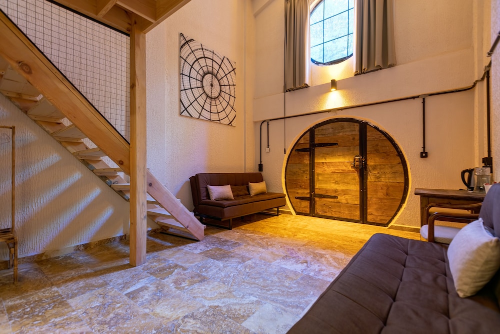 Studio Suite (1) photo 3