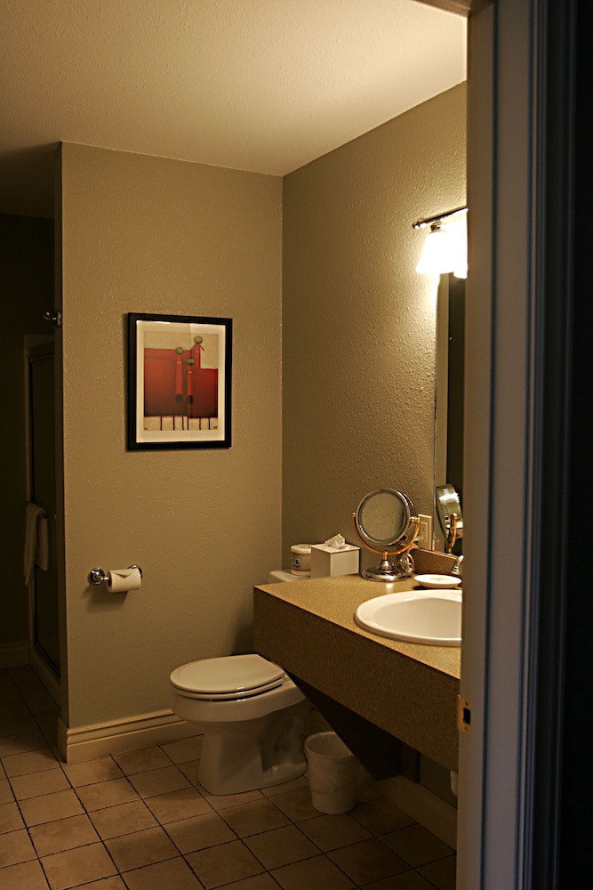 Standard Room, 1 King Bed photo 2