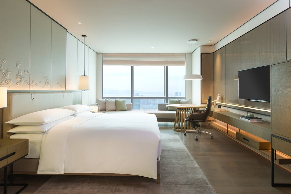 Room, 1 King Bed, Bay View photo 3
