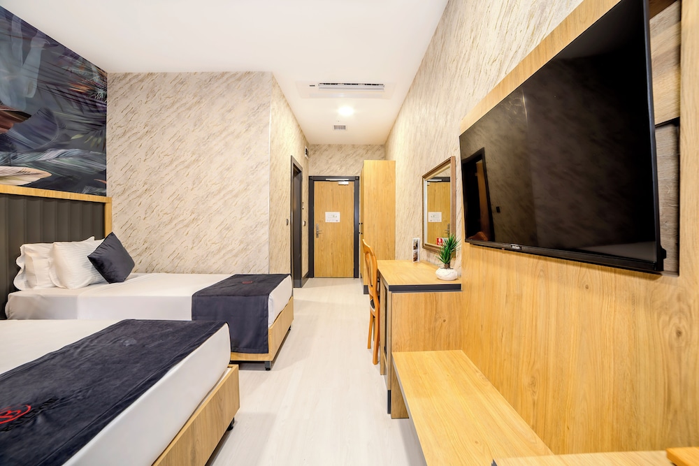 Economy Triple Room (No Window) photo 3