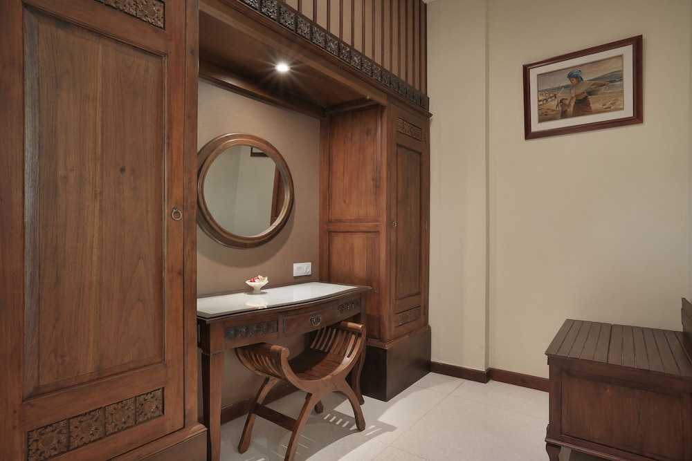Deluxe Room, 1 King Bed (Super) - Photo 4