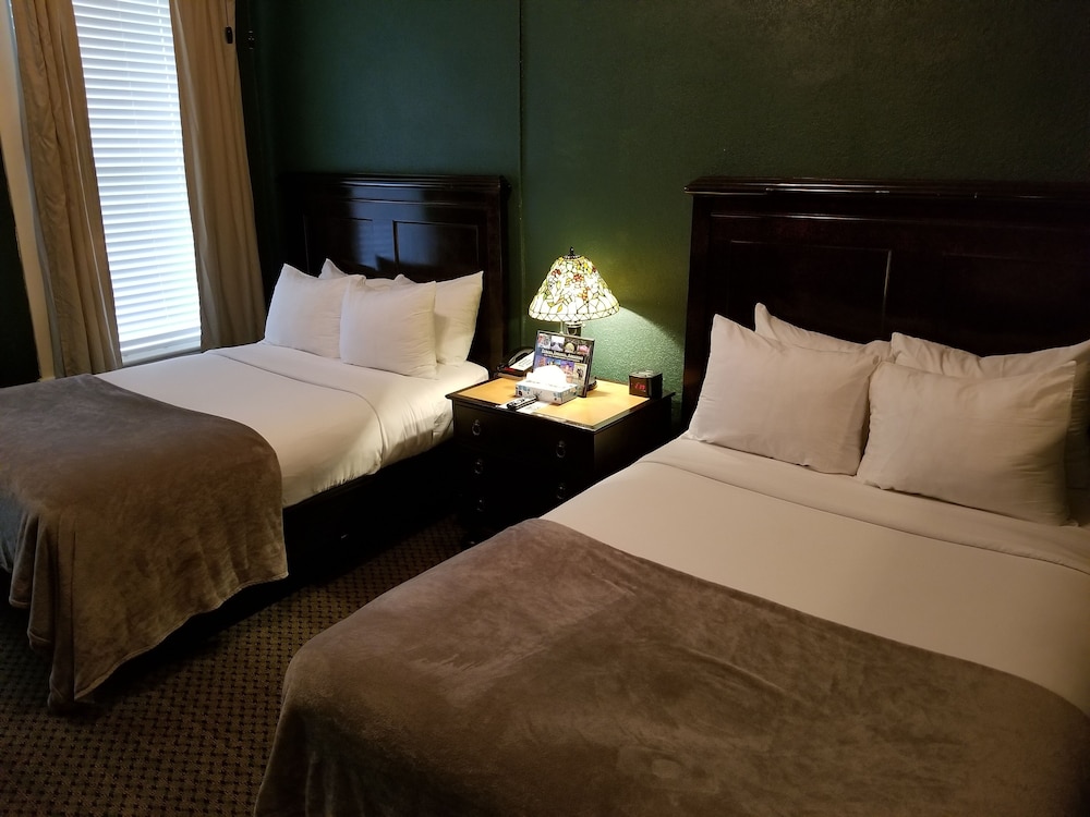 Premium Double Room, 2 Double Beds - Photo 4
