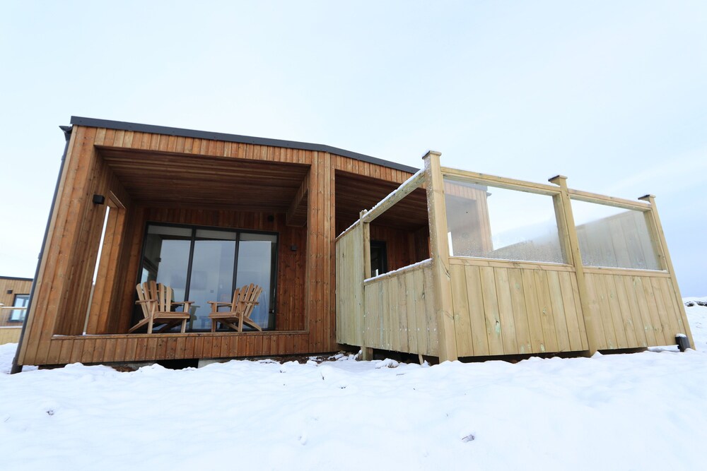 Superior Four Person Cabin with Hot Tub photo 2