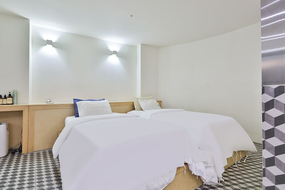 Deluxe Twin Room photo 3