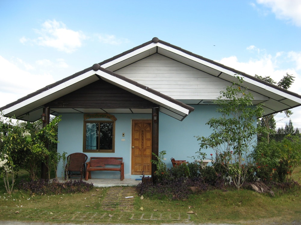 2 Bedroom House photo 2