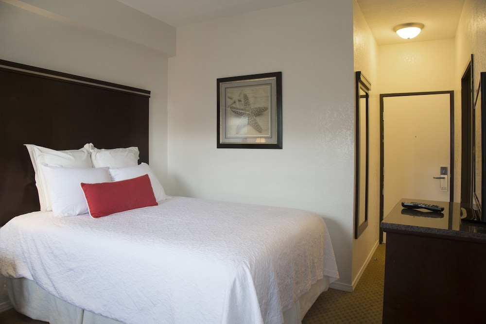 Standard Room, 1 Queen Bed - Photo 10