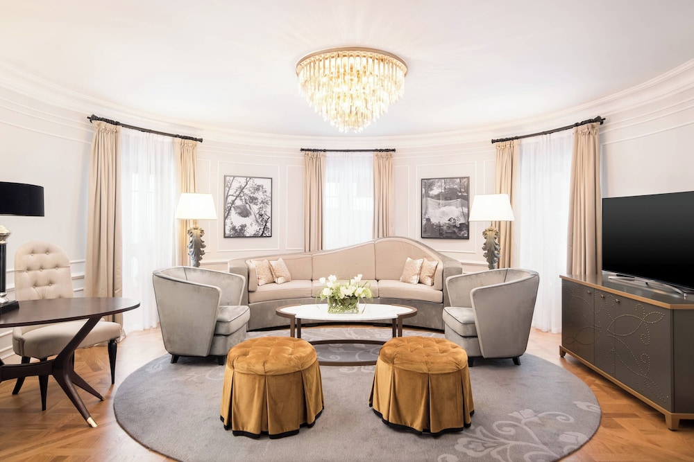 Royal One Bedroom Suite