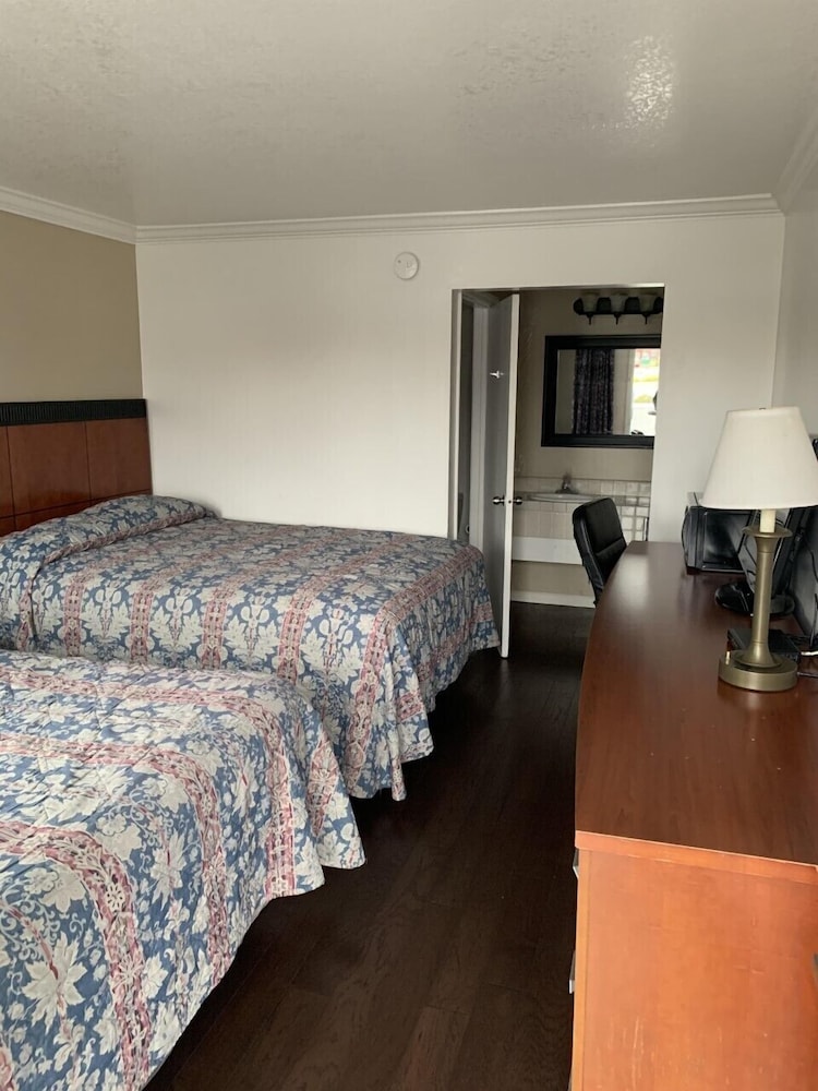 Standard Room, 2 Double Beds photo 2