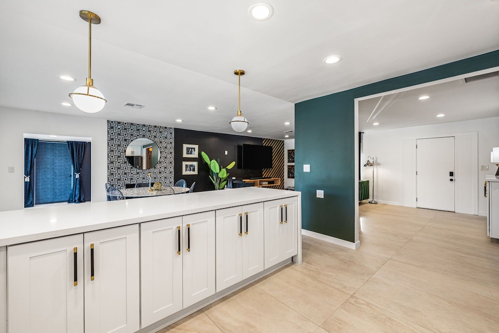 The Ritz - Luxury Home With Pool Speakeasy Bar, Billede 76