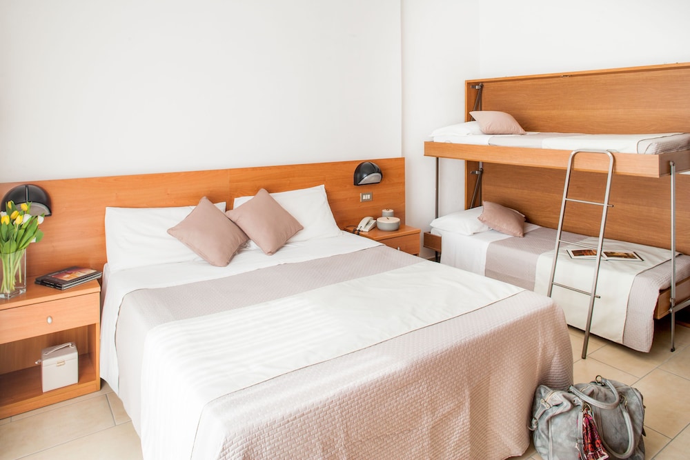 Standard Quadruple Room, Balcony, Sea View photo 2