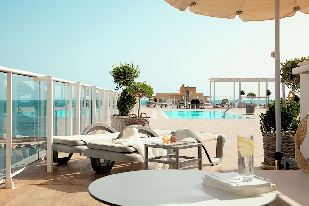 Superior Twin Room Roof Top Sea View H12XRT