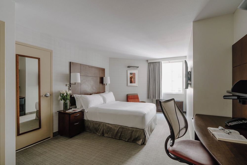 Standard Room, 1 Queen Bed, Accessible (Mobility) - Photo 1