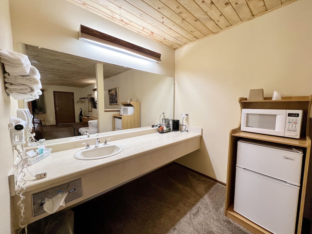 Triple Room, Multiple Beds, Non Smoking photo 2