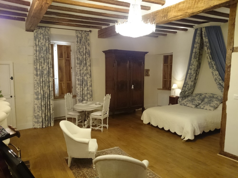 Double Room (Les Heures Bleues)